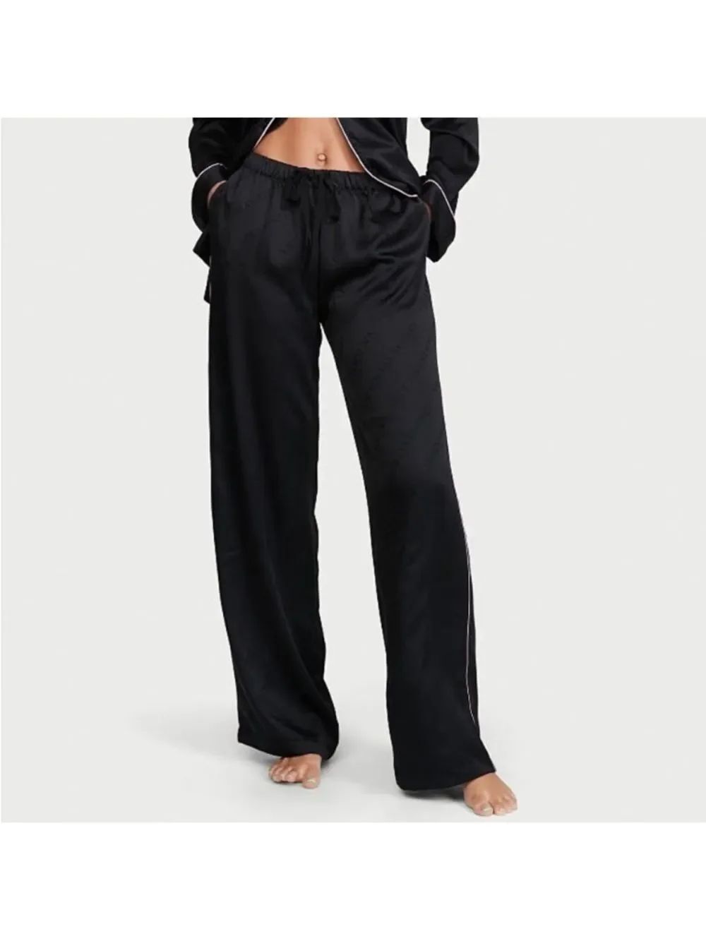 Victoria’s Secret Black Logo Print Pajama Pants Size Large